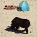 AFP - Otra llamativa escultura en la playa de Sydney del artista australiano Mikaela Castledine, titulada Regalo del rinoceronte.