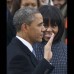 Reuters - El presidente Obama eligi&#243; una corbata azul y una camisa blanca, con un traje y un abrigo obscuro.