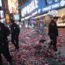 AP - As&#237; quedaron los alrededores de Times Square en Nueva York luego de las celebraciones de a&#241;o nuevo.