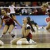 AP - La celebraci&#243;n del voleibol femenino de Estados Unidos del equipo de Wisconsin ante Texas.