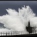 Reuters - Las olas se estrellan en el paseo mar&#237;timo de Viavelez en la regi&#243;n espa&#241;ola del norte de Asturias.
