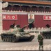 AFP - 9 de junio 1989. Un soldado de guardia delante de los tanques del Ej&#233;rcito Popular de Liberaci&#243;n en la Plaza de Tiananmen.