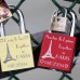 Reuters - Los famosos candados con la que los enamorados sellan su amor en los puentes de Francia y otros pa&#237;ses de Europa se multiplicaron en la semana de San Valent&#237;n. Aqu&#237; algunos en el puente de las artes sobre el r&#237;o Sena en Par&#237;s.