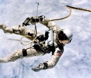 El primer estadounidense en realizar un paseo espacial fue el astronauta Edward H. White II. FOTO Reuters / Nasa