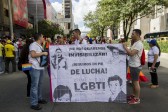 Bajo el sol de la tarde de Medellín, cientos de personas marcharon por las calles del Centro de la ciudad como parte de la reivindicación de los derechos LGTBI. FOTO JAIME PÉREZ