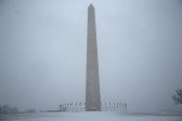 El frente de una tormenta masiva llegó este viernes a Washington D.C., amenazando con dejar hasta 76 centímetros de nieve en algunas partes de la Costa Este. FOTO Reuters