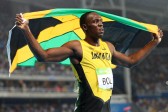 Bolt celebró con la bandera de su país. FOTO AP
