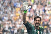 El arquero saludó al público antes de dar la vuelta al Juventus Stadium, pese a que aún restaban 20 minutos del partido contra el Hellas Verona. FOTO AFP
