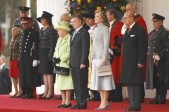 Santos y su esposa fueron recibidos como huéspedes de la Reina Isabel durante tres días. Foto Reuters
