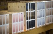 Las tiendas estuvieron listas para recibir la cantidad de gente que compraría este viernes el celular iPhone 7 y iPhone 7 Plus. FOTO AFP