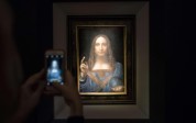 La pintura más cara vendida en una puja es Salvator mundi de Leonardo da Vinci, adjudicada en 382 millones de euros en Christie’s, de Nueva York, el 15 de noviembre de 2017. Fue descubierta en 2005 y restaurada en 2011. Aunque hay especialistas que no aceptan que es de Leonardo. Foto AFP