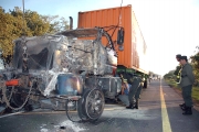 Colprensa, CaliAsí quedó el vehículo Renault 12 de James Fernández que inicialmente se pensó que cargaba los explosivos. Las Farc serían las autoras del atentado.