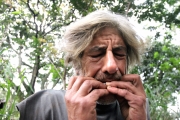 José Valladares, un argentino que frecuenta Niquitao Fumo pistodiablos, basuco y marihuana. No tomo alcohol, va y me como la pared.