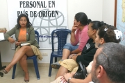 El jueves pasado la gerente de Eurowork en Colombia, Paula Marcela Duque Rico (izquierda), se reunió con el grupo de apoyo de los afectados, para tratar de buscar salidasa la situación. Tanto ella como Ariel Vargas Tionoco dicen que fueron engañados desde