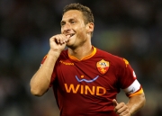 Reuters Francesco Totti marcó uno de los goles en la victoria de la Roma sobre el Dinamo Kiev.