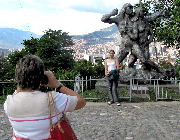 Cacique Nutibara es la escultura preferida por los turistas a la hora de guardar un recuerdo del cerro Nutibara.
