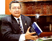 El senador Rosember Pabón, ex combatiente del M-19 aseguró que Carlos Pizarro jamás se reunió con Pablo Escobar como dice un libro de las Auc.