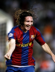 Reuters El argentino Lionel Messi fue una de las figuras en el triunfo del Barcelona 3-0 sobre el Lyon.