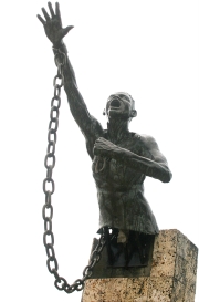 Manuel Saldarriaga, San Basilio de PalenqueLa estatua de Benkos Biojó es el símbolo contra la esclavitud en San Basilio de Palenque. Pero hoy persisten otras formas de humillación en el país pese a que la Constitución de 1991, en su artículo 17, ratificó su prohibición.