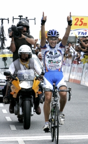 AP José Serpa ganó la octava etapa y es segundo en la clasificación general.