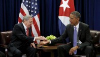 Castro y Obama sorprendieron al mundo en diciembre al anunciar una distensión en los lazos. En abril ambos presidentes se encontraron durante la Cumbre de las Américas en Panamá. FOTO Reuters