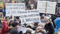 En varias ciudades de Canadá, como Montreal, cientos de personas manifestaron su solidaridad con todas las víctimas que perdieron la vida durante los ataques terroristas recientes en Francia. FOTO AP 