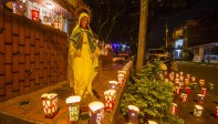 La virgen en el día de las velitas en el Barrio Mesa de Envigado. Foto: Carlos Velásquez