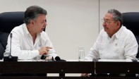 Luego de la lectura de los acuerdos y la firma, intervinieron con sus declaraciones Raúl Castro, Ban Ki-moon, alias “Timochenko” y finalmente Juan Manuel Santos. FOTO Reuters 