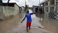 Cientos de miles de personas fueron evacuadas por la tormenta, que causó graves inundaciones y provocó la muerte de cuatro personas en República Dominicana, así como al menos dos en Haití, los dos países que comparten la isla La Española. (Puerto Príncipe, Haití. FOTO AFP)