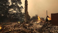 Un muerto y dos heridos graves dejan los devastadores incendios en el norte de California, Estados Unidos, informó el Departamento de Silvicultura y Protección de Incendios del estado. FOTO EFE