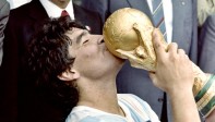 Talentoso como pocos, polémico en lo político, Diego Armando Maradona tuvo una vida de altibajos, desde coronarse campeón del mundo hasta luchar contra las drogas. Foto: AFP