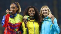 En la ceremonia, también fue premiada con la medalla de plata la venezolana Yulimar Rojas, y con la presea de bronce, la kazaja Olga Rypakova. FOTO Reuters