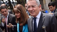 El expresidente y senador Álvaro Uribe llegó acompañado por la excandidata presidencial Marta Lucía Ramírez y otros líderes del No. FOTO AFP