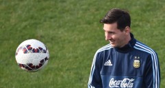 Sobre Lionel Messi recae la gran responsabilidad del buen fútbol de Argentina. Cuando pega el balón a sus pies, nadie lo para y ese será el dolor de cabeza para los paraguayos hoy. FOTO afp 