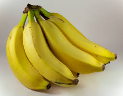 Banano tradicional. En Japón a una variedad se le come la cáscara. Foto PxHere