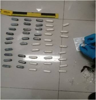Esas cápsulas de cocaína fueron evacuadas del cuerpo de las dos venezolanas. FOTO: Cortesía Policía