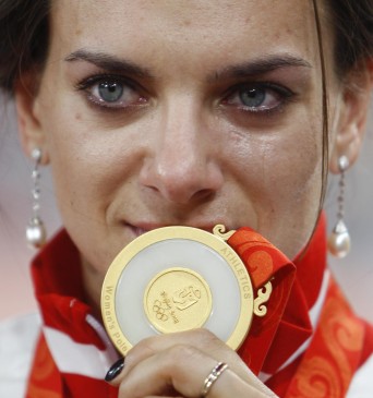 La pertiguista rusa Yelena Isinbáyeva es doble campeona olímpica (Atenas 2004 y Pekín 2008) y bronce en Londres (2012). FOTO AP