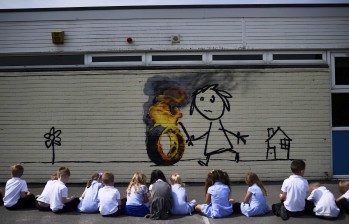 Muchos de los murales que ha pintado Banksy en calles de Londres y otras ciudades inglesas se han vendido o subastado. FOTOs Reuters
