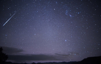 Un probable meteoro de las Oriónidas. Foto Mike Lewinski