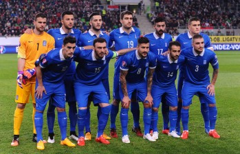 Tres jugadores de la selección griega sufrieron heridas durante un accidente de tránsito. FOTO AFP