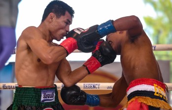 Esta es la novena pelea en la que Wanheng Menayothin (izquierda) defiende con éxito el título mundial. FOTO AFP