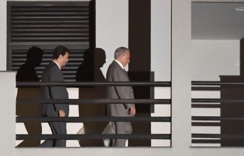 El expresidente de Brasil, Michel Temer, abandonó la sede de la Policía Federal en Río de Janeiro, Brasil. Foto: AFP.