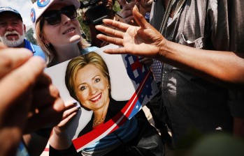 La mayor división entre los demócratas se vio a las afueras del estadio Wells Fargo Center de Filadelfia, donde seguidores de Sanders y de Clinton realizaron marchas simultáneas. FOTO afp