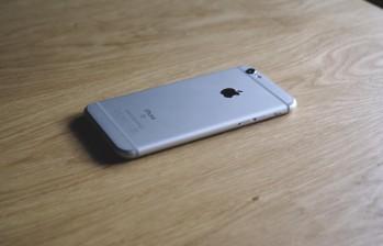 Apple planea suministrar iPhones especiales a los investigadores de seguridad el próximo año para ayudarlos a encontrar fallas de seguridad en iOS. Foto: Pexels