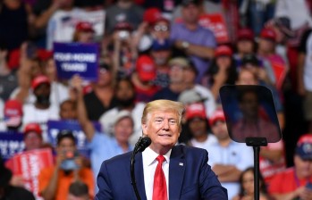 Trump lanzó su candidatura en el Estado de Florida. FOTO:Reuters