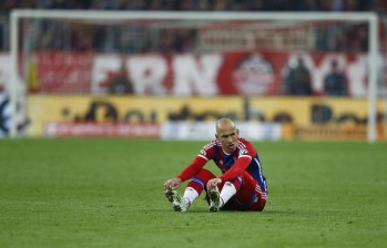 Los médicos del Bayern no descartan que Lewandowski pueda jugar con una máscara ortopédica. FOTO AFP