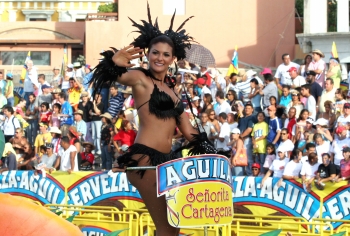 Hernán Vanegas - Cartagena se gozó el desfile de carrozas y las reinas también, como la anfitriona Siad Karime Char Tinoco..