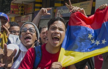Venezolanos en Medellín, votan plebiscito contra Constituyente de Maduro