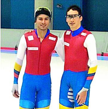 Pedro Causil y Mario Valencia, dos de los patinadores colombianos que hacen carrera en hielo. FOTO cortesía Fedepatín