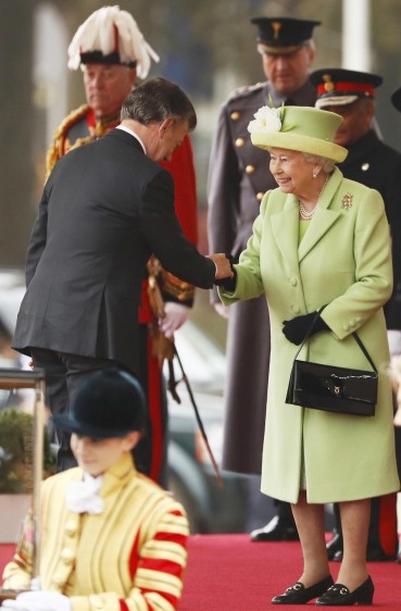En la noche será el banquete de Estado ofrecido por la Reina Isabel II en el Palacio de Buckingham y habrá discursos de ambos Jefes de Estado. Foto AP